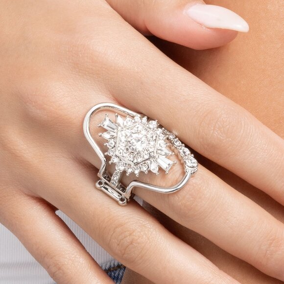 Ornate Oval - White Ring - Picture 1 of 2